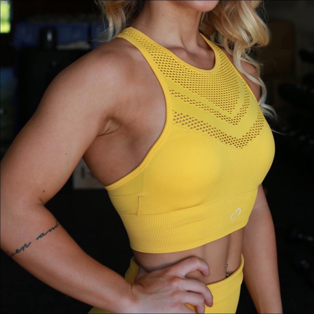 Curves N Combatboots crop bra size M